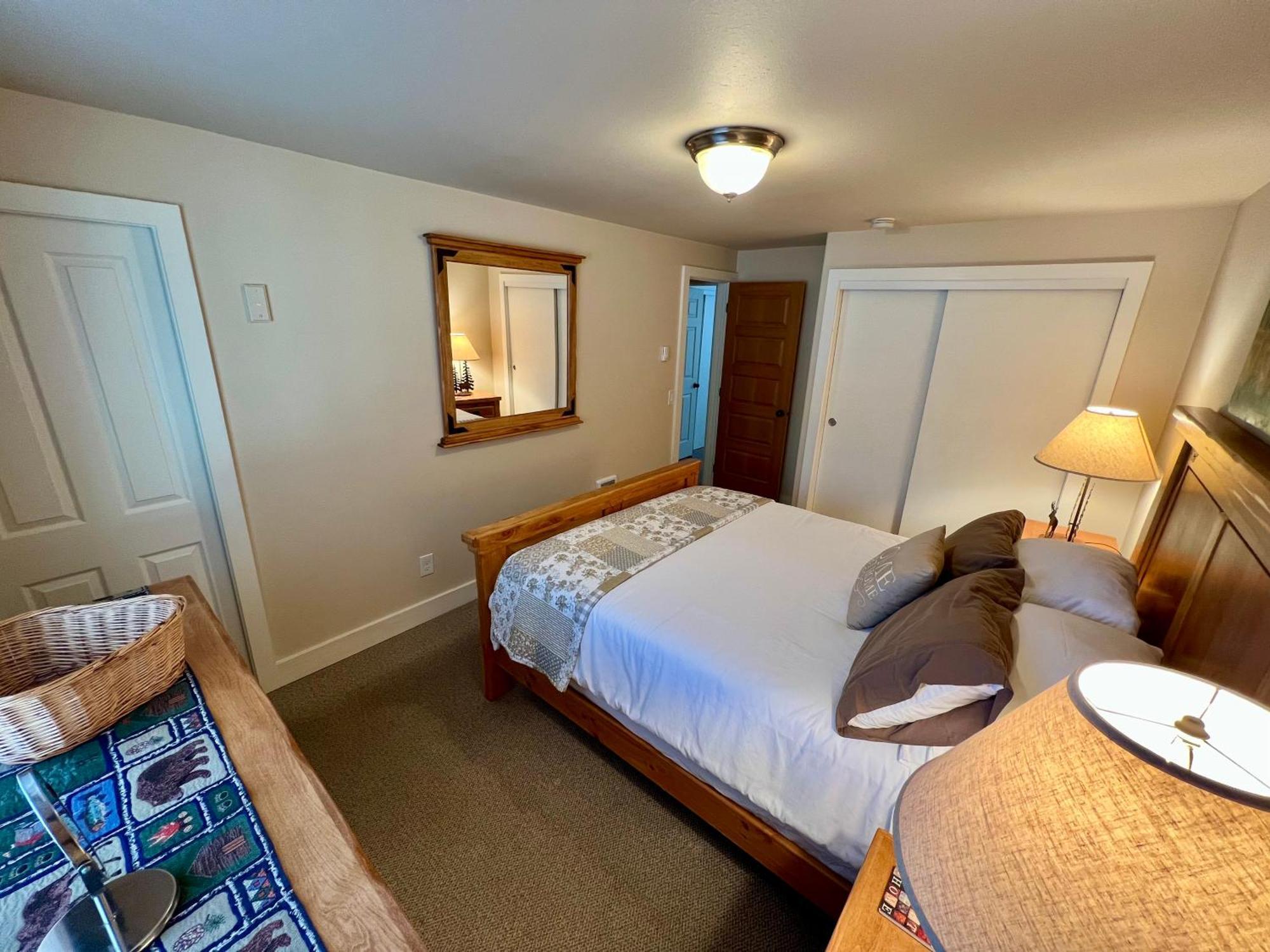 Great Downtown Location! Holiday home