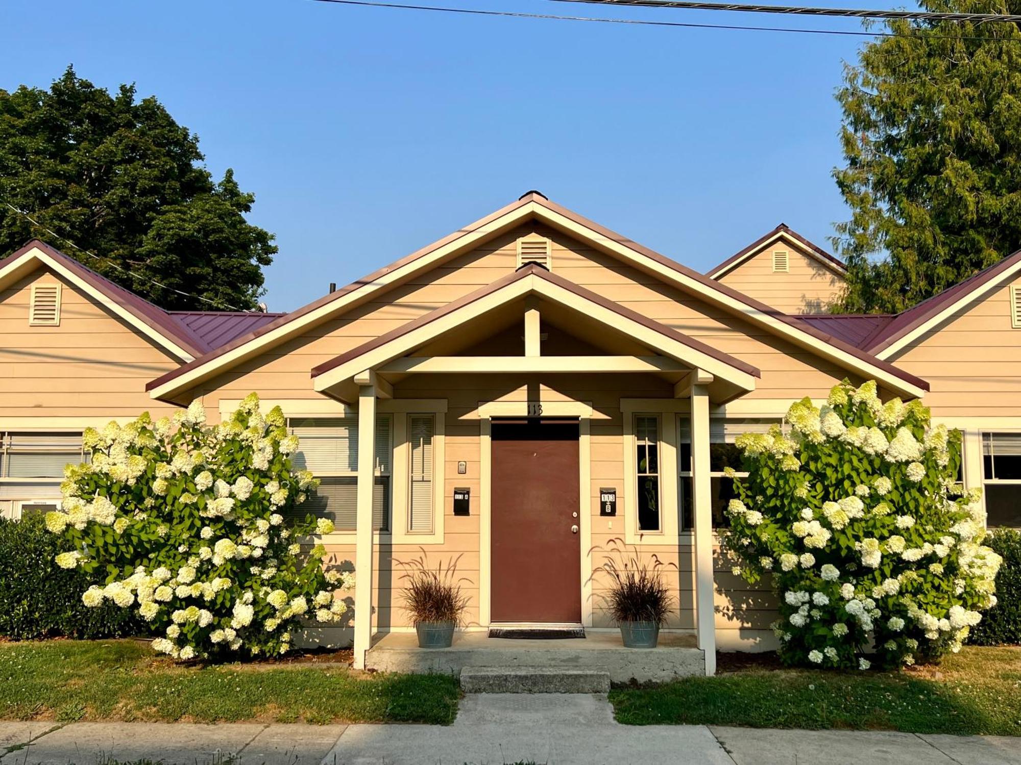 Great Downtown Location! Holiday home *