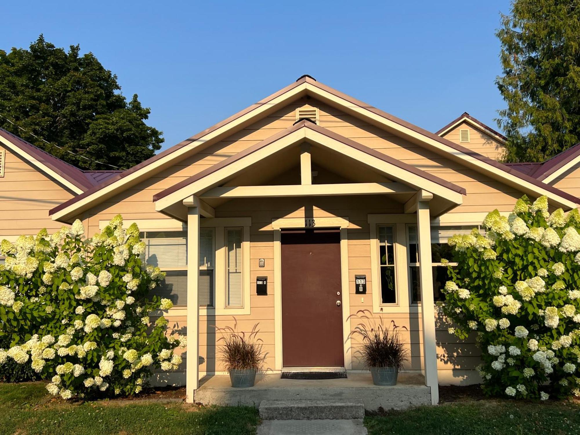 Great Downtown Location! *
